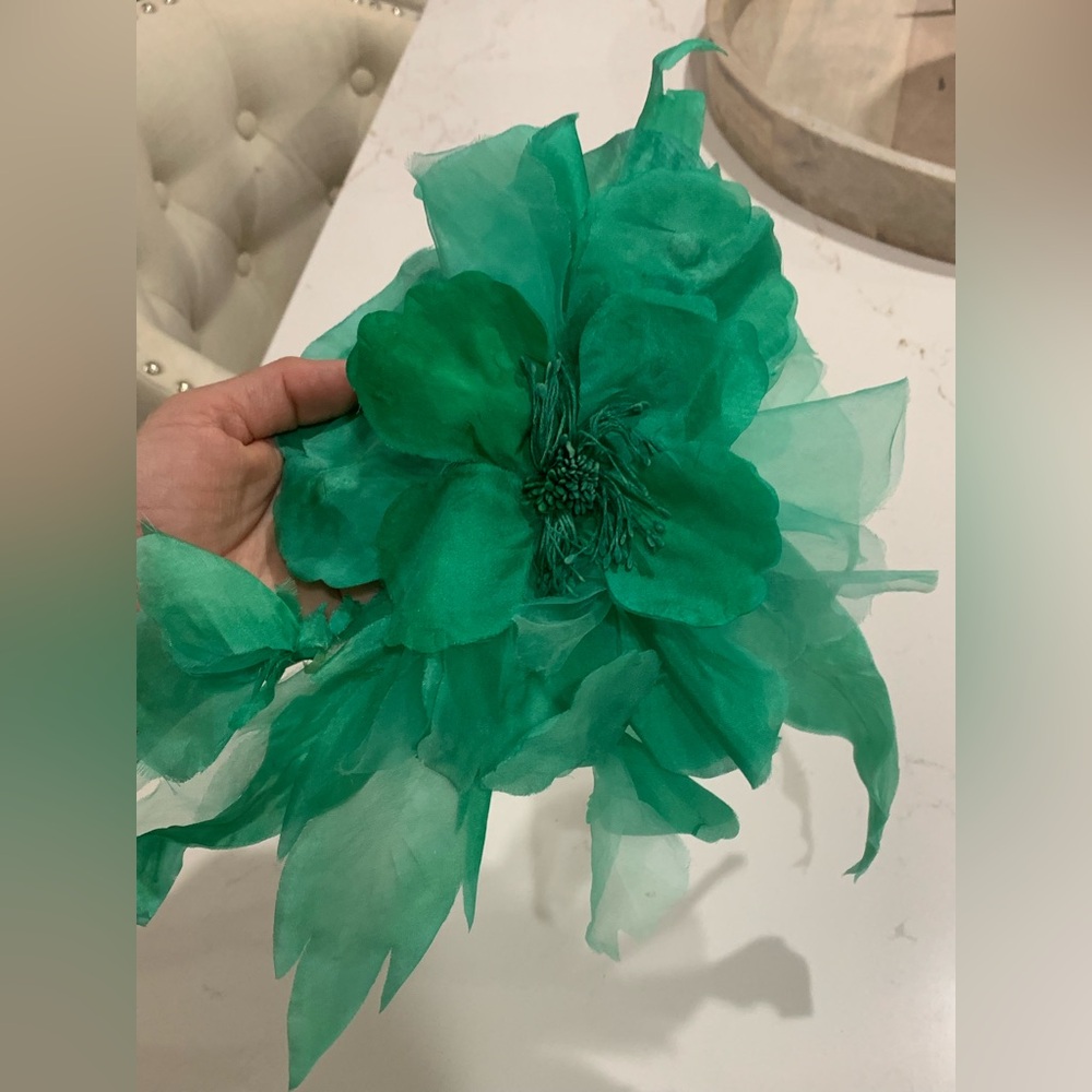 Gucci Oversized Silk Flower Brooch - Picture 6 of 11